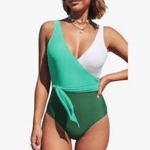 Cupshe women’s color block one piece swimsuit. NWT. size XL.